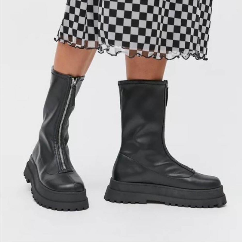 URBAN OUTFITTERS ZOLA BLACK VEGAN LEATHER Chunky MOTO COMBAT ZIPPER BOOTS! NWOT!